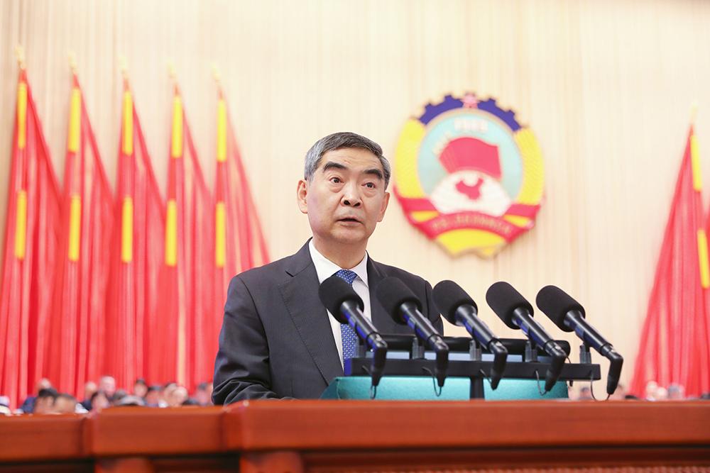 1月18日上午，政协第六届重庆市委员会第三次会议在市人民大礼堂开幕。丁时勇代表政协第六届重庆市委员会常务委员会作提案工作情况的报告。